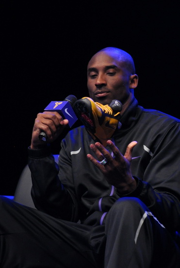 拜仁慕尼黑客场大胜勒沃库森（拜仁慕尼黑客场横扫勒沃库森）