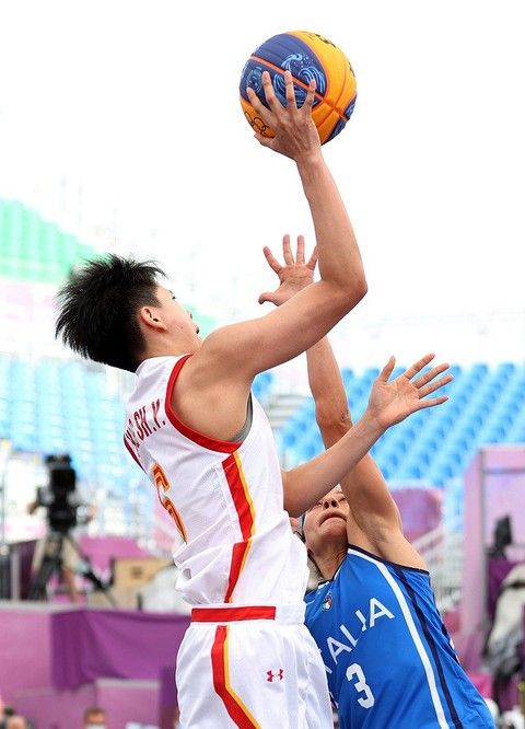 NBA杯8强战东部对阵出炉：魔术vs热火、尼克斯vs猛龙（NBA杯东部8强对阵揭晓：魔术战热火，尼克斯迎战猛龙）