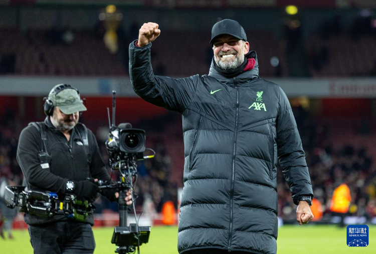 逆袭称王，苏超泰州队获2025微博竞燃之夜年度全民闪耀运动队（苏超泰州队逆风封王，荣膺2025微博竞燃之夜年度全民闪耀运动队）