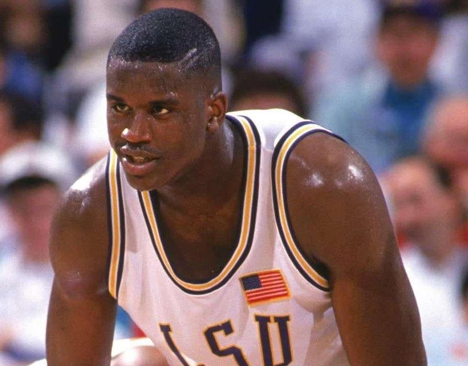 梅婷一家四口前往伯纳乌观战皇马vs尤文，女儿表示看完有点困（梅婷携一家四口现身伯纳乌观战皇马对尤文，女儿直言赛后有些犯困）