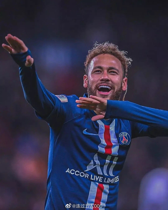 卡什：今夏只想留在维拉；还在找对象，波兰女生请私信我（卡什：今夏只愿留守维拉；仍在寻觅另一半，波兰女孩欢迎私信）