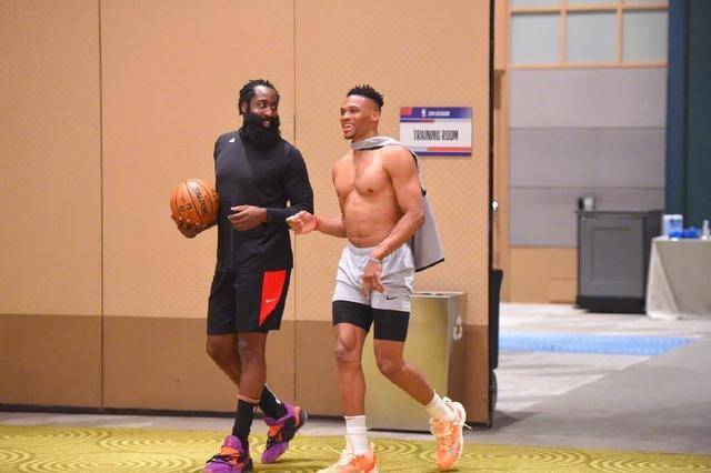 斯基拉：罗马已向切利克开3年新合同，一些欧洲俱乐部正在关注（斯基拉：罗马向切利克提供三年新约，欧洲多家俱乐部关注）